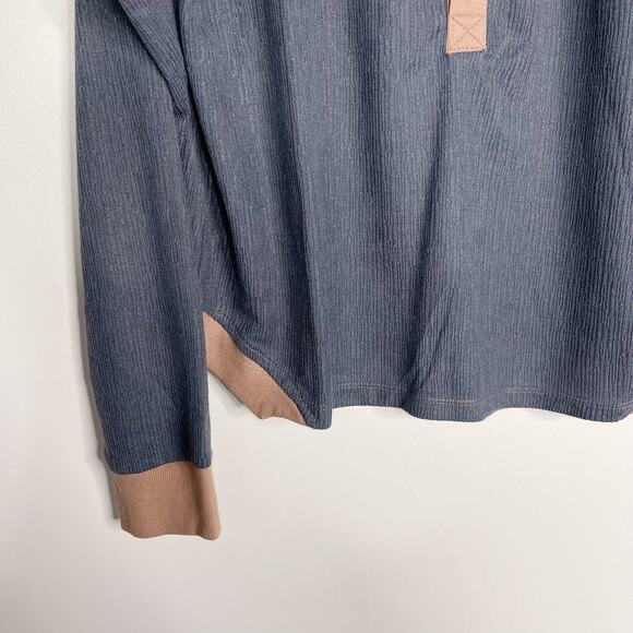 New Hem & Thread Medium M Blue Pink Denim Blue Textured Boxy Henley Long Sleeve - Picture 4 of 9